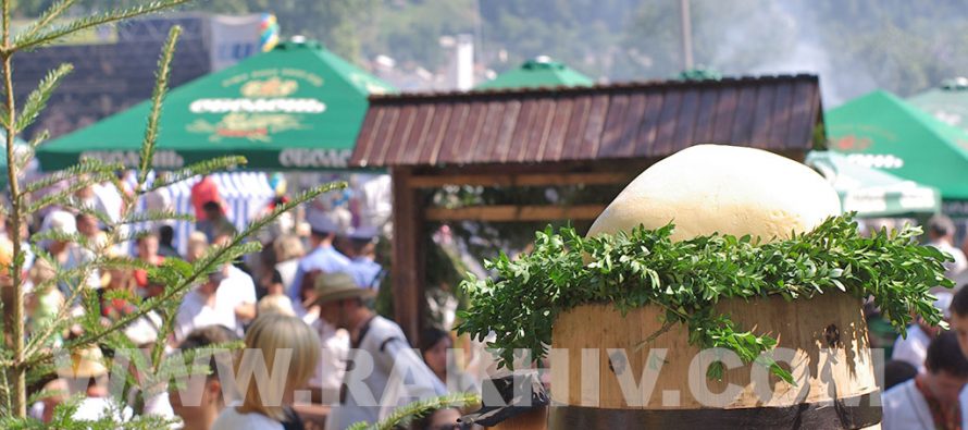 Фестиваль Гуцульська бриндзя 2015 відбувся 06.09.2015р. у м.Рахів (додано фото).